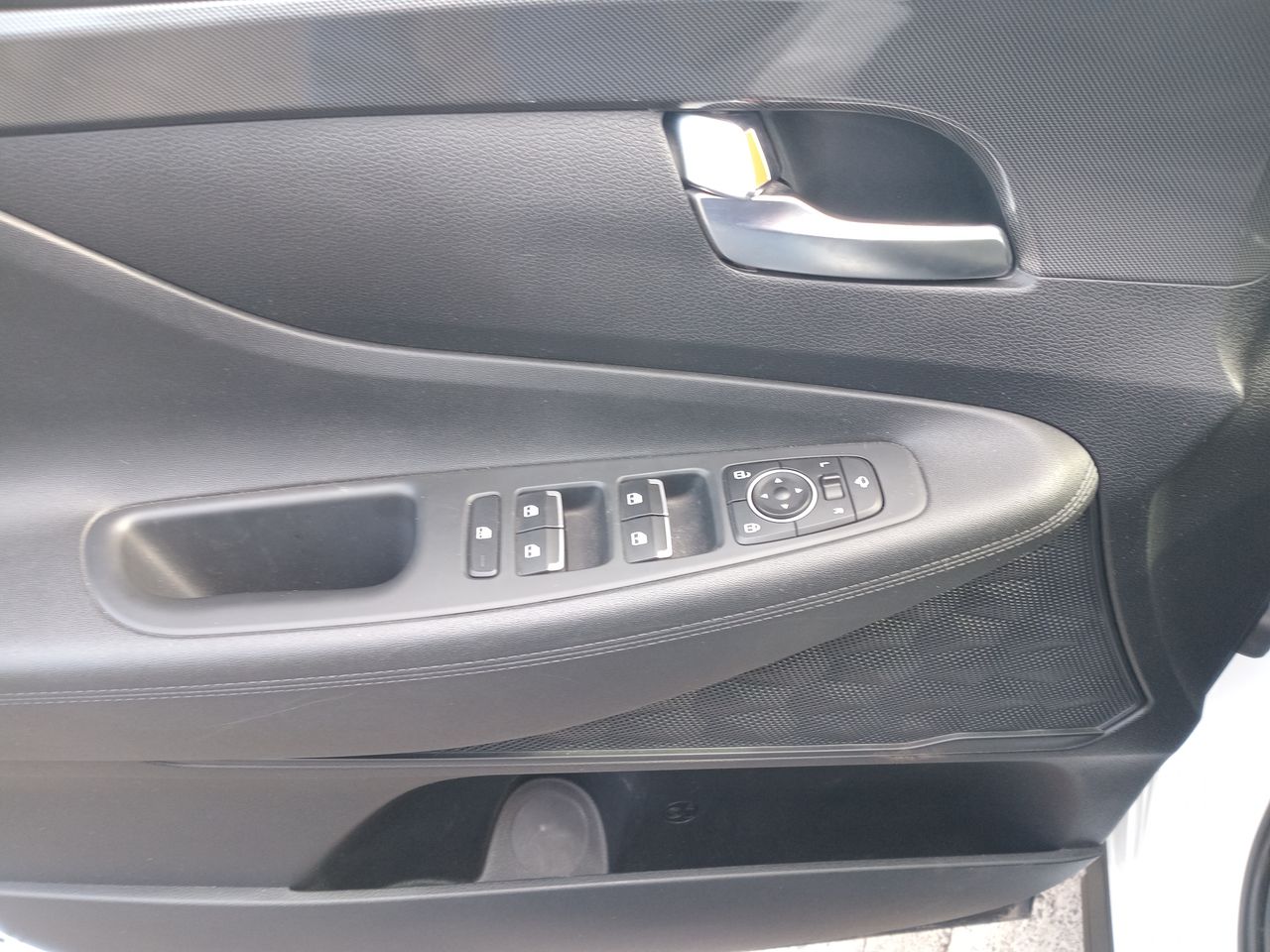 HYUNDAI - 12