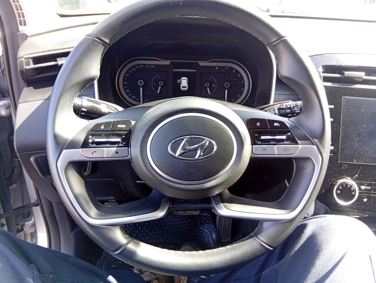 HYUNDAI - 23