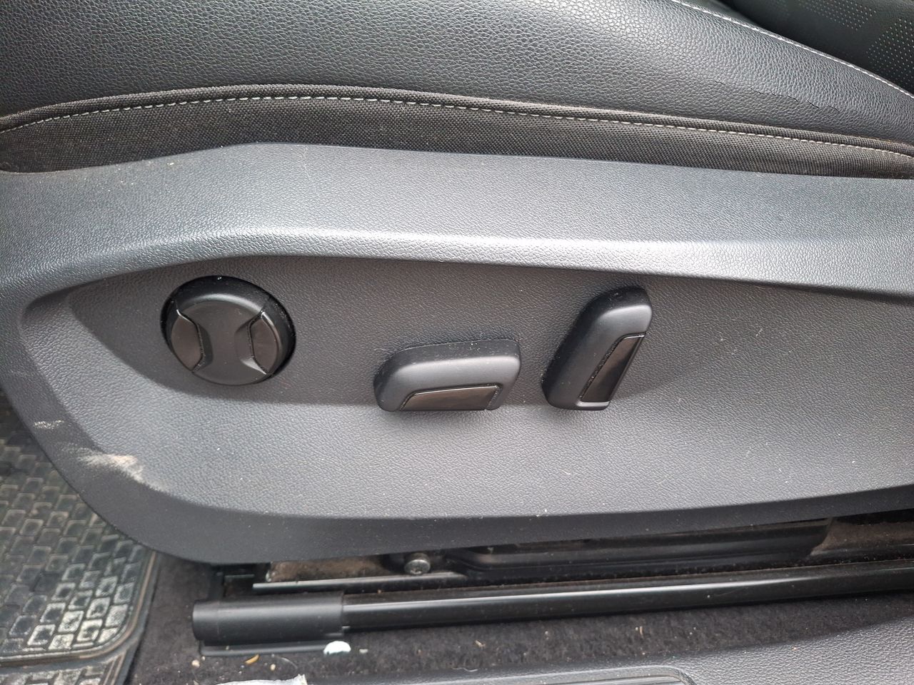 Nissan Qashqai — foto 15 de 25