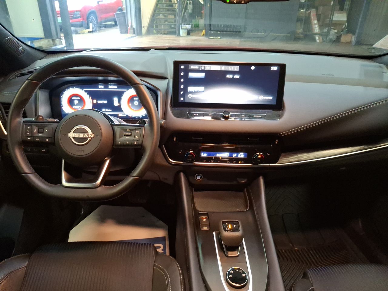 NISSAN - 32