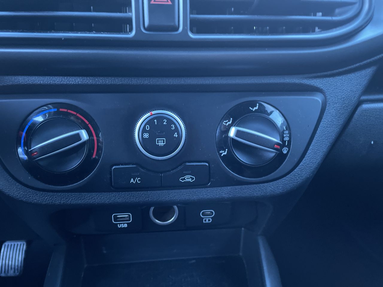 HYUNDAI - 20