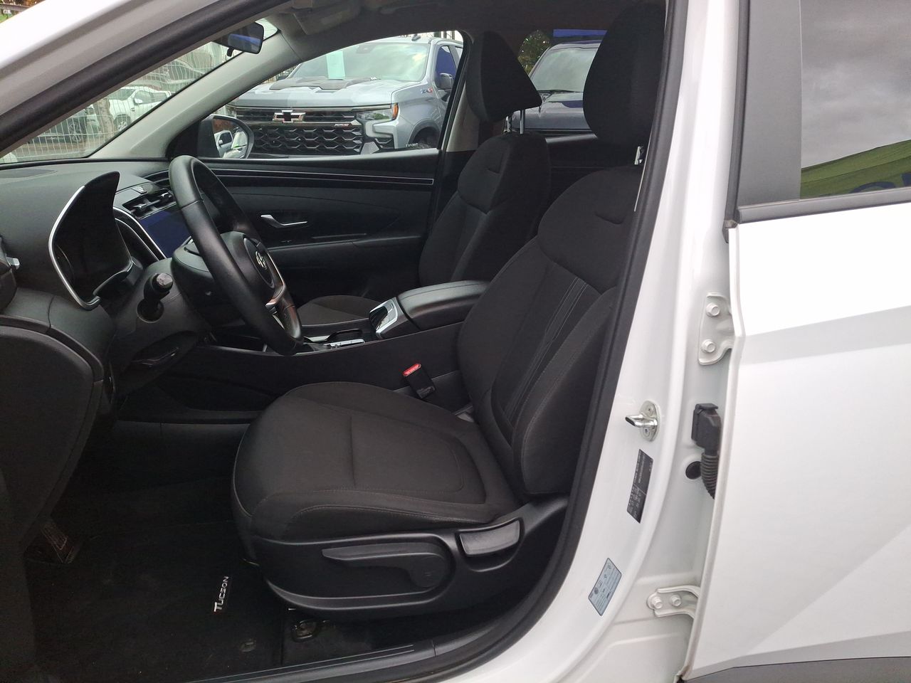 HYUNDAI - 23