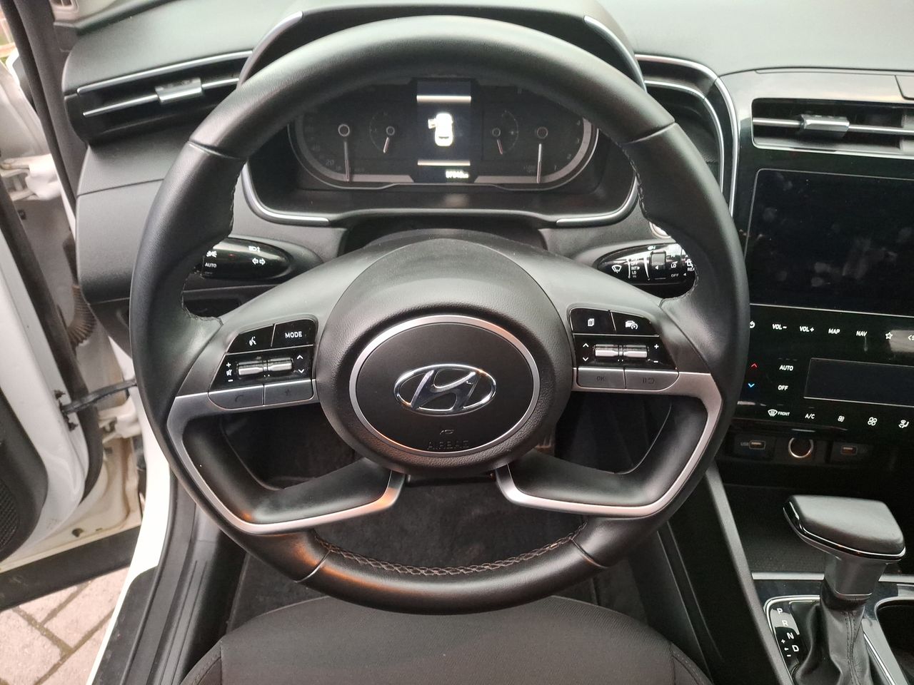 HYUNDAI - 24