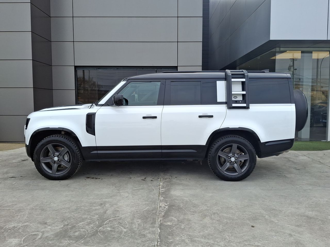 LAND ROVER - 4