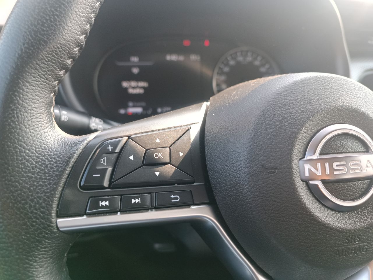 NISSAN - 27