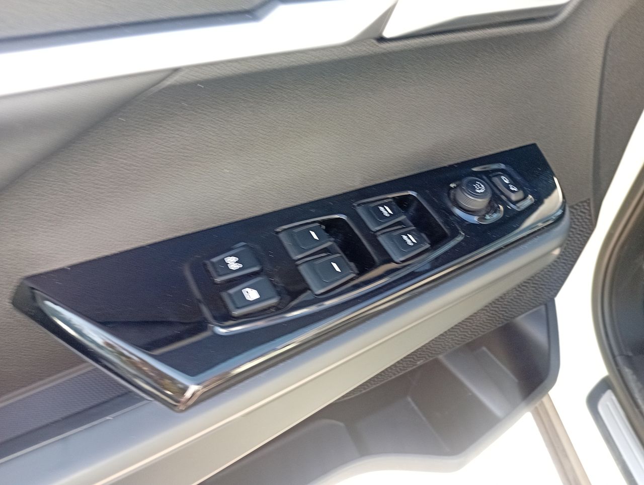 SSANGYONG - 23