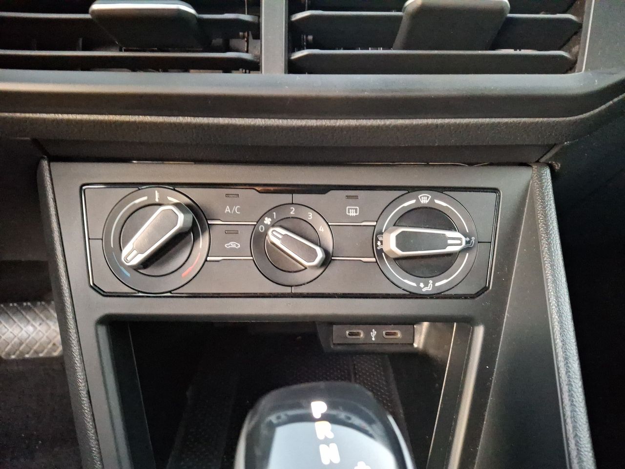 VOLKSWAGEN - 28