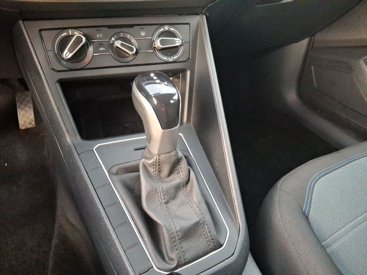 VOLKSWAGEN - 29