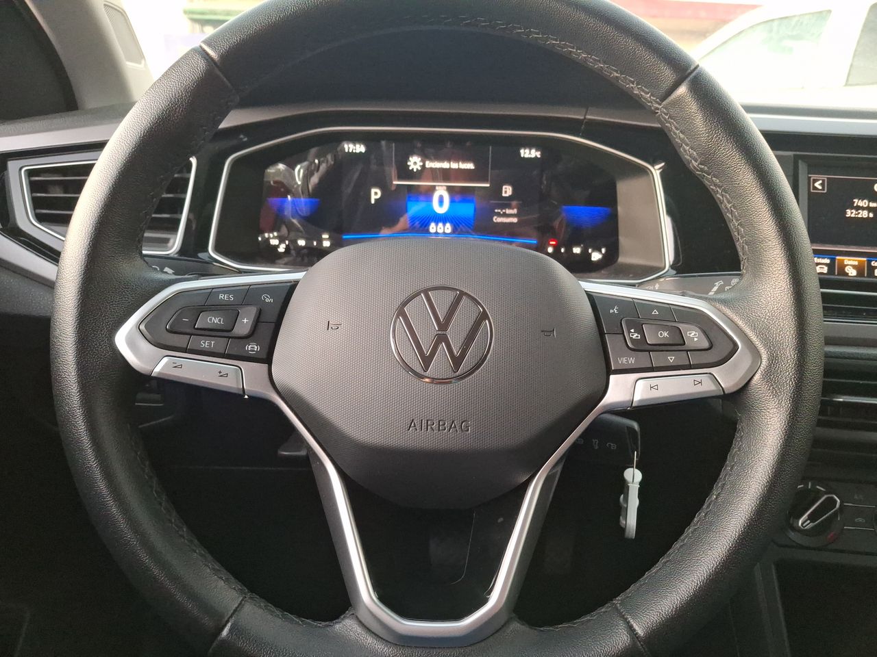 VOLKSWAGEN - 23