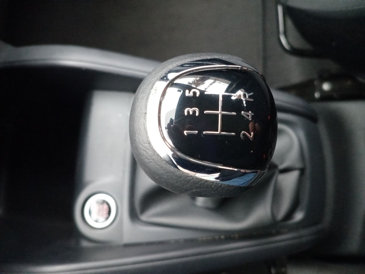 NISSAN - 32