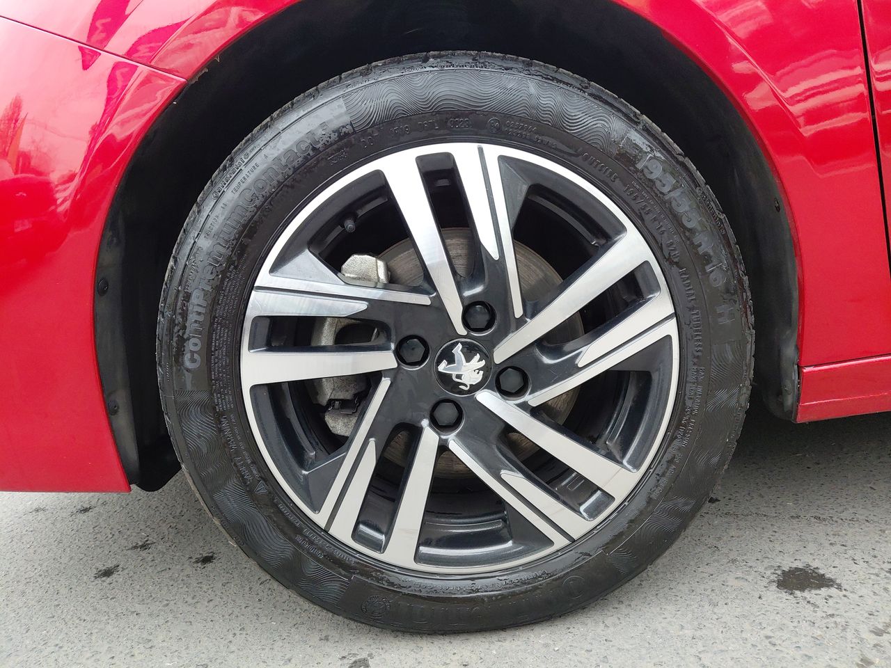 Peugeot 208 — foto 16 de 34