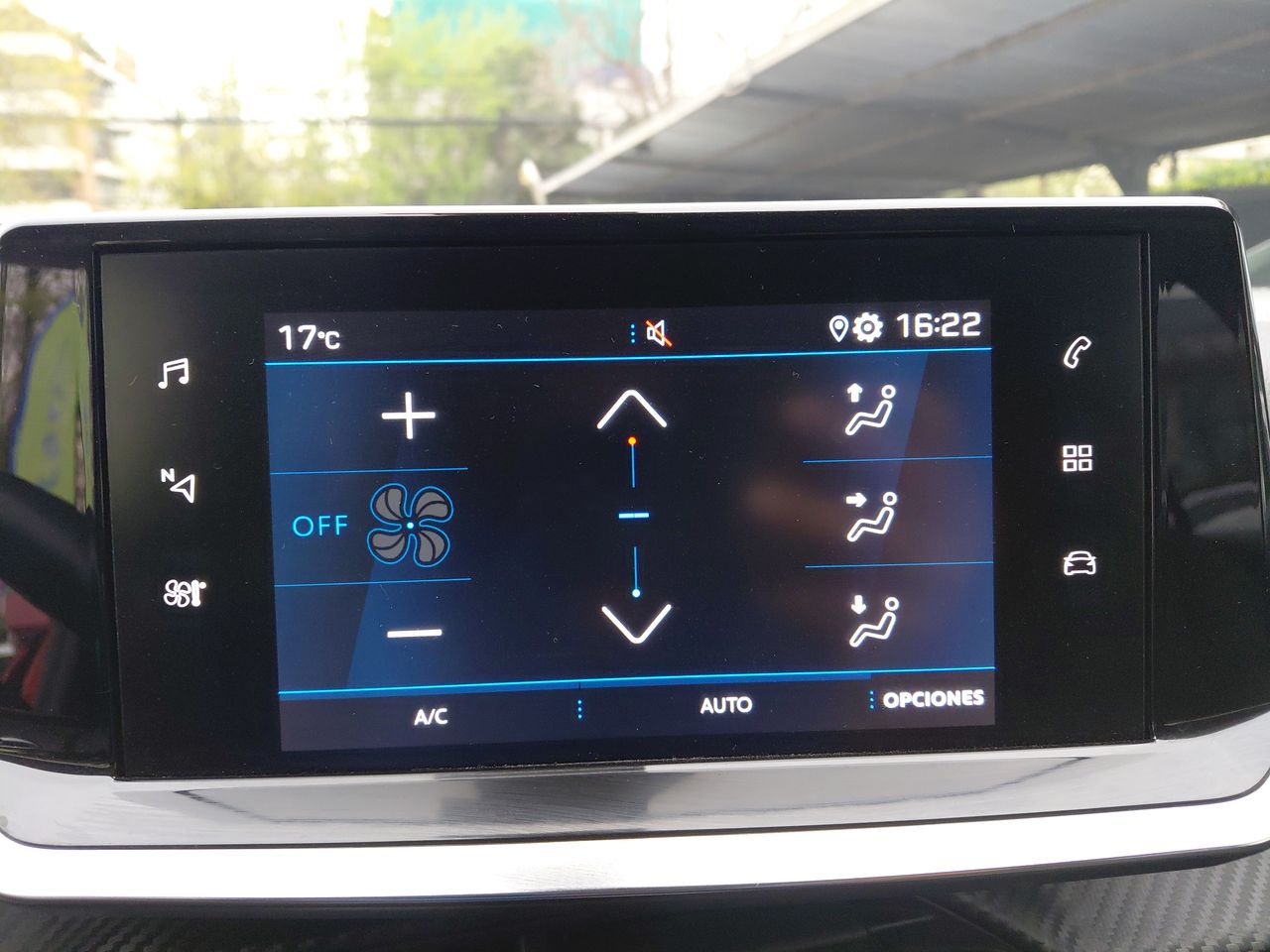 Peugeot 208 — foto 29 de 34