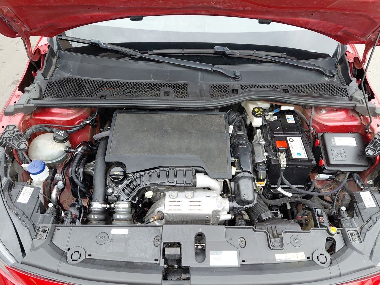 Peugeot 208 — foto 17 de 34