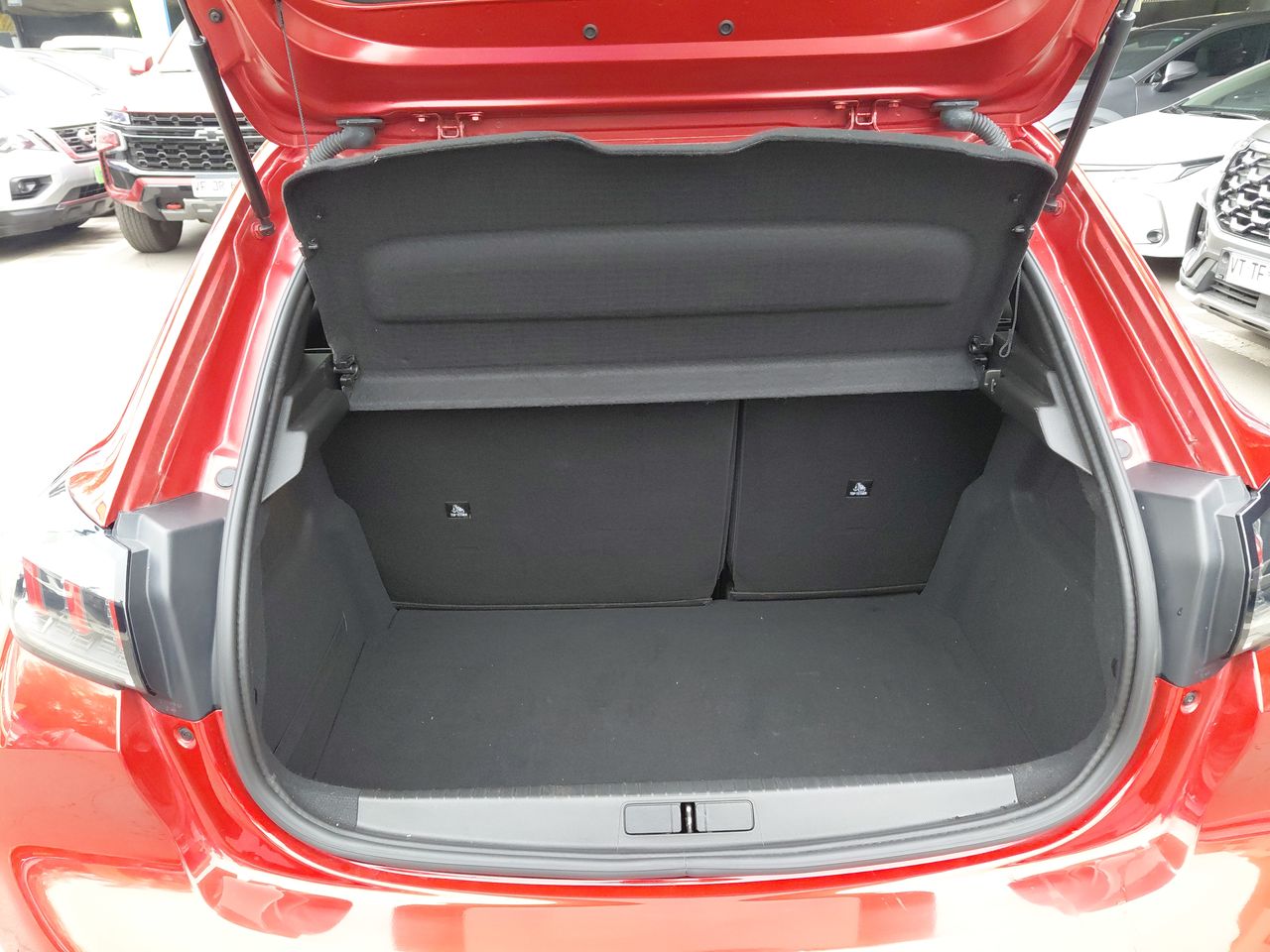 Peugeot 208 — foto 20 de 34