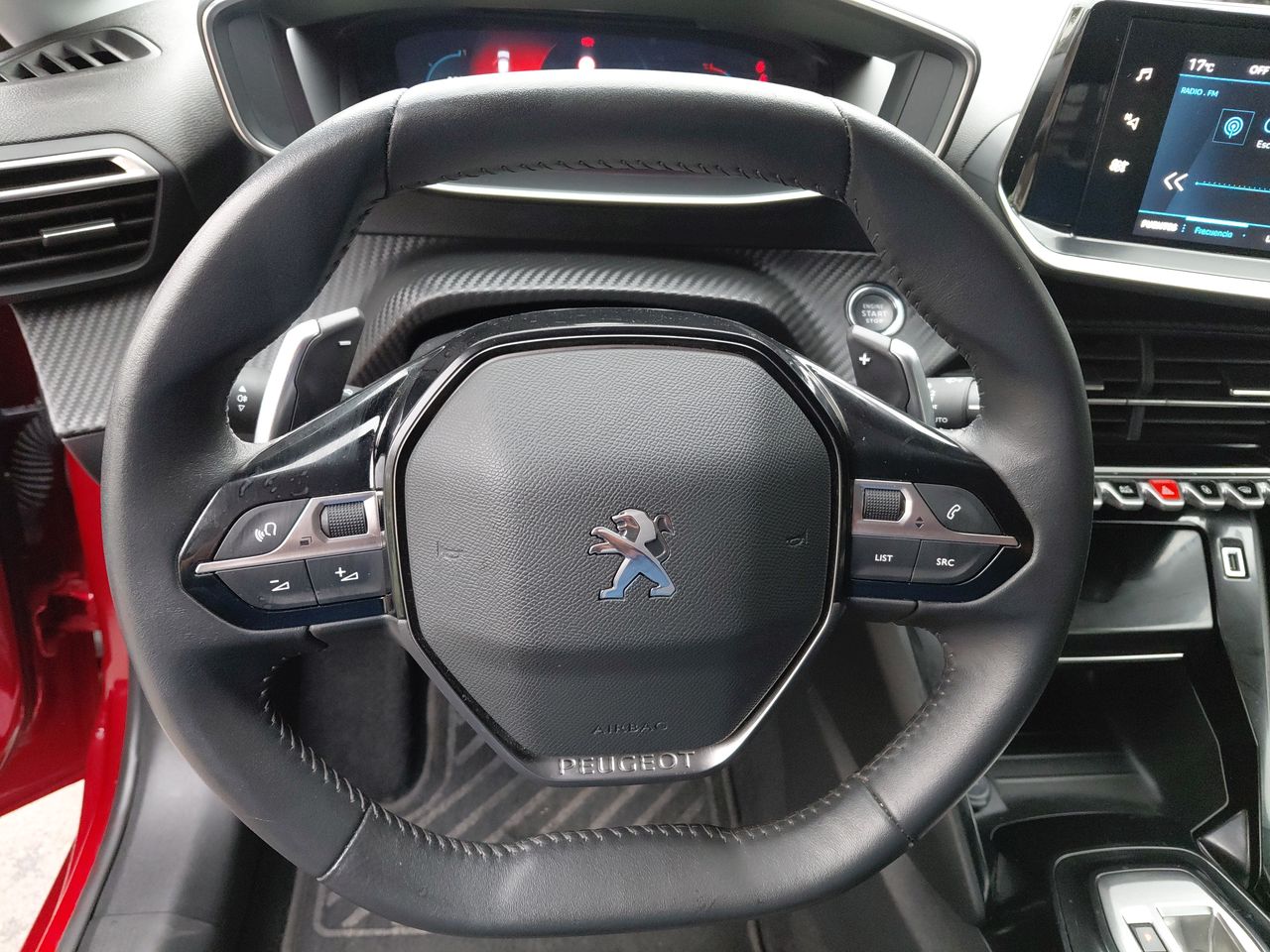 Peugeot 208 — foto 24 de 34