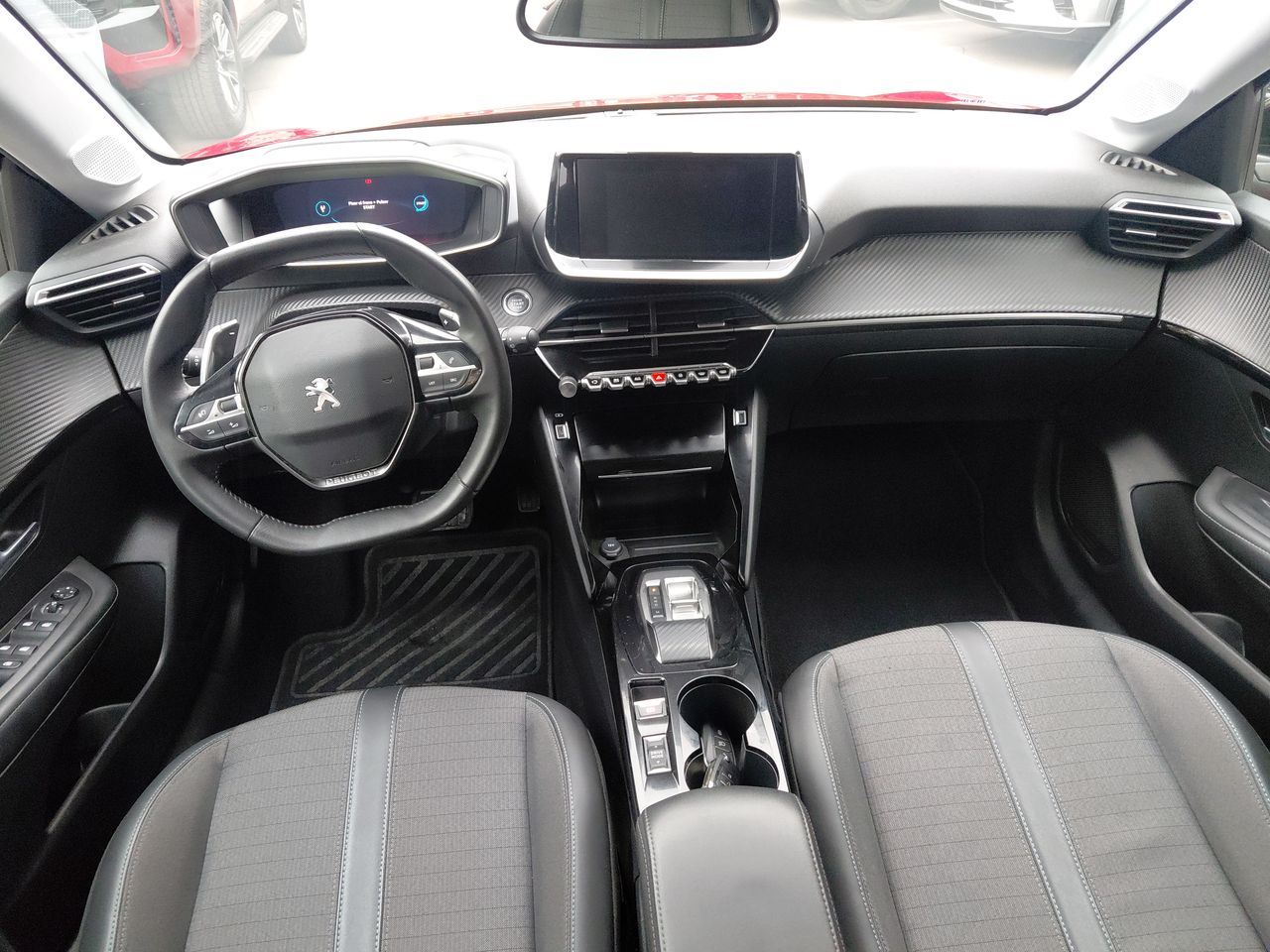 Peugeot 208 — foto 10 de 34