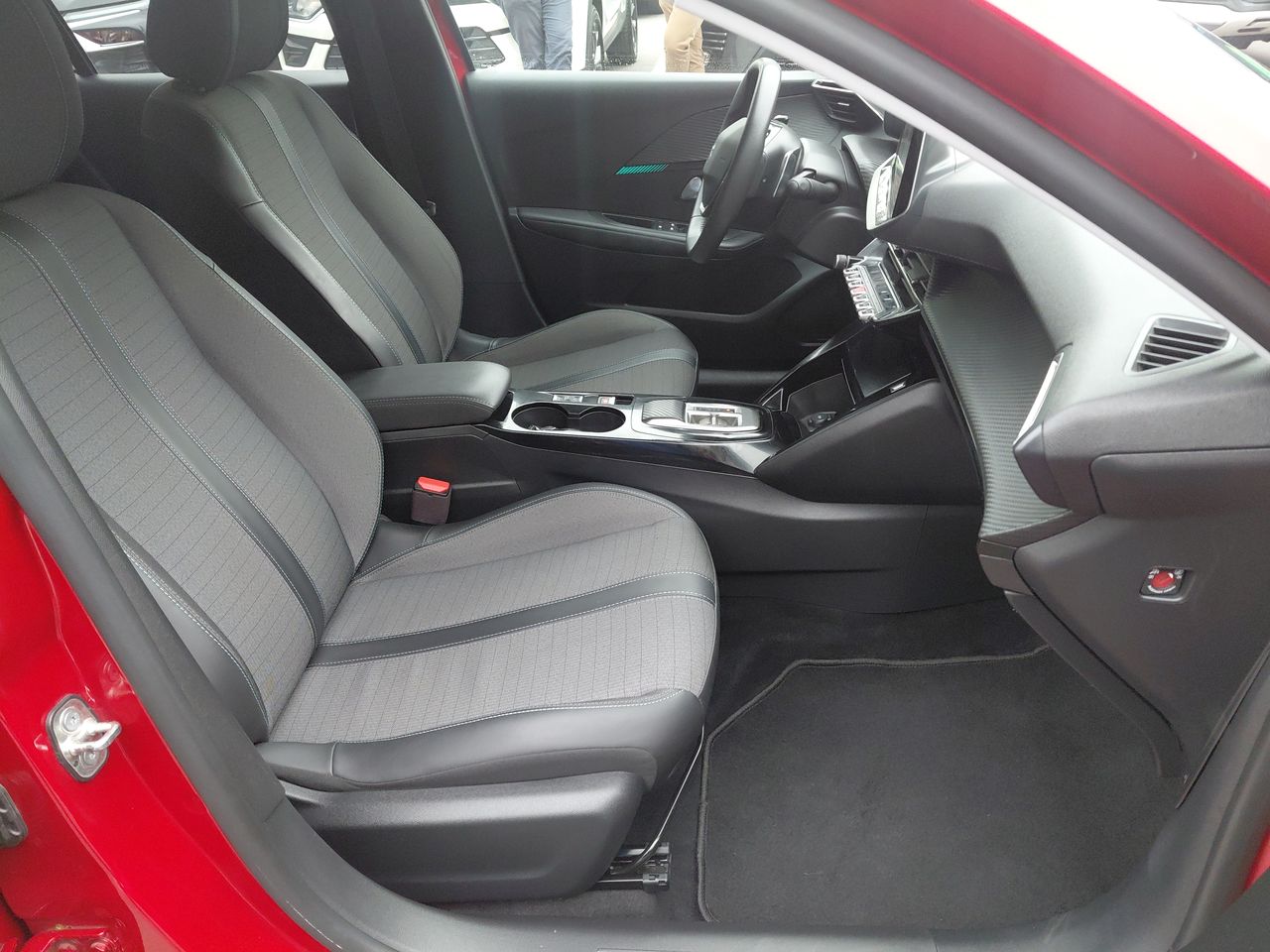 Peugeot 208 — foto 11 de 34