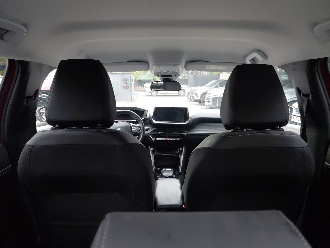 Peugeot 208 — foto 13 de 34