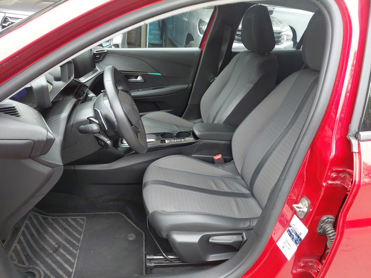 Peugeot 208 — foto 15 de 34