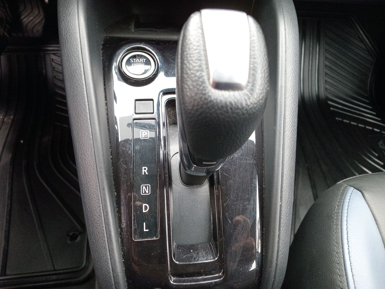 NISSAN - 32