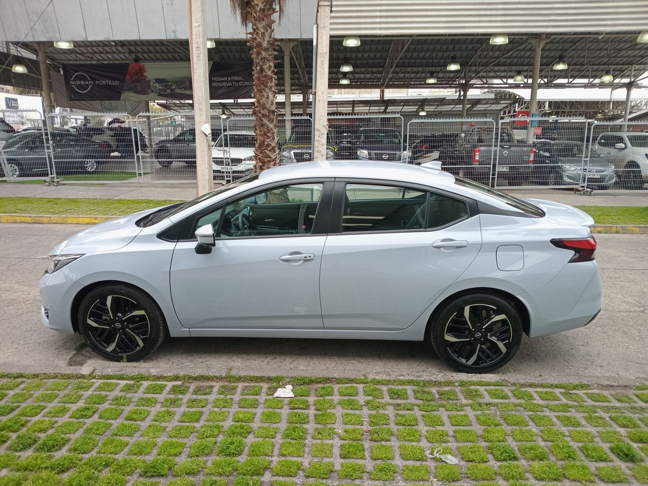 NISSAN - 4