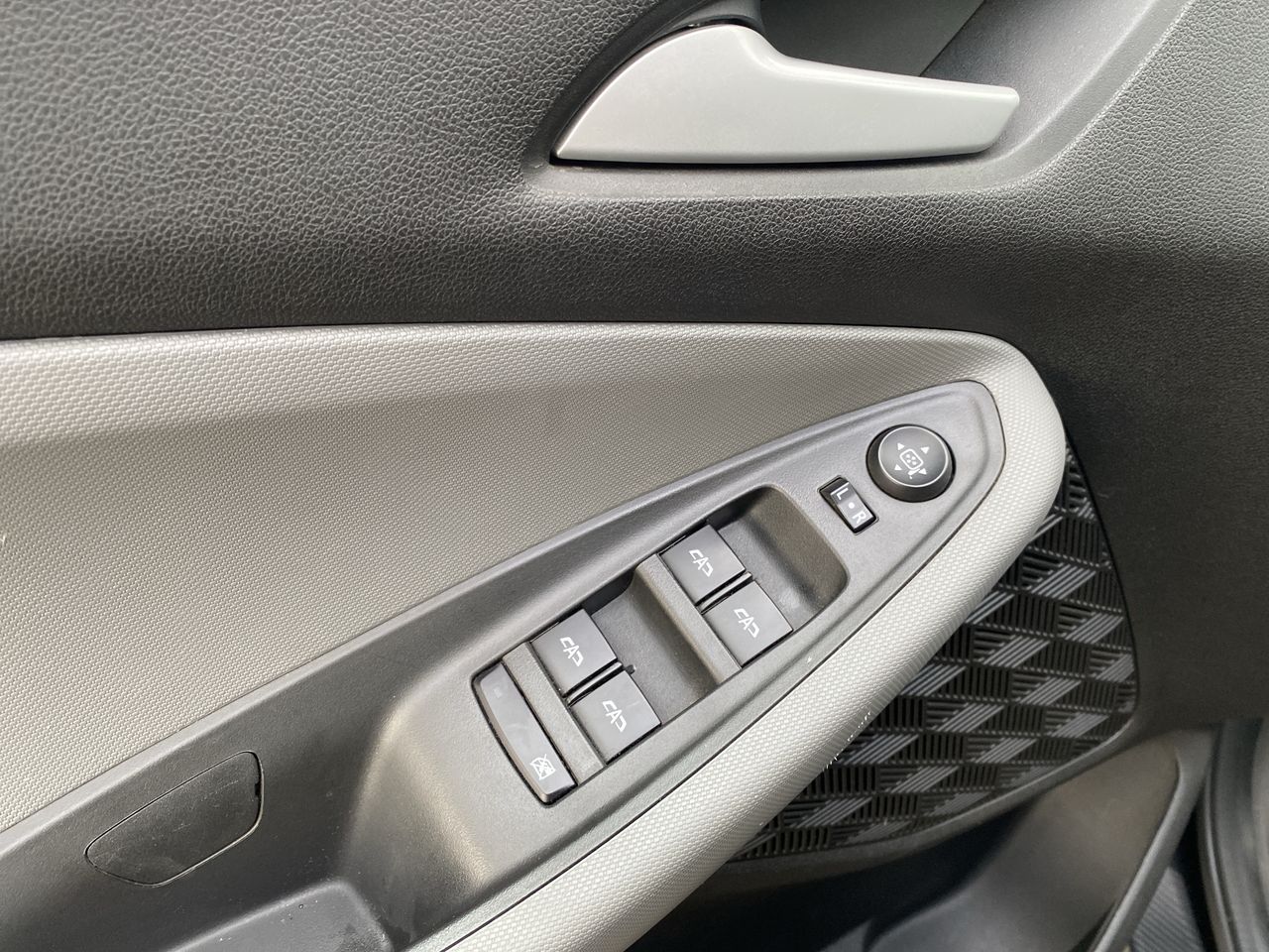 Chevrolet Montana — foto 15 de 27