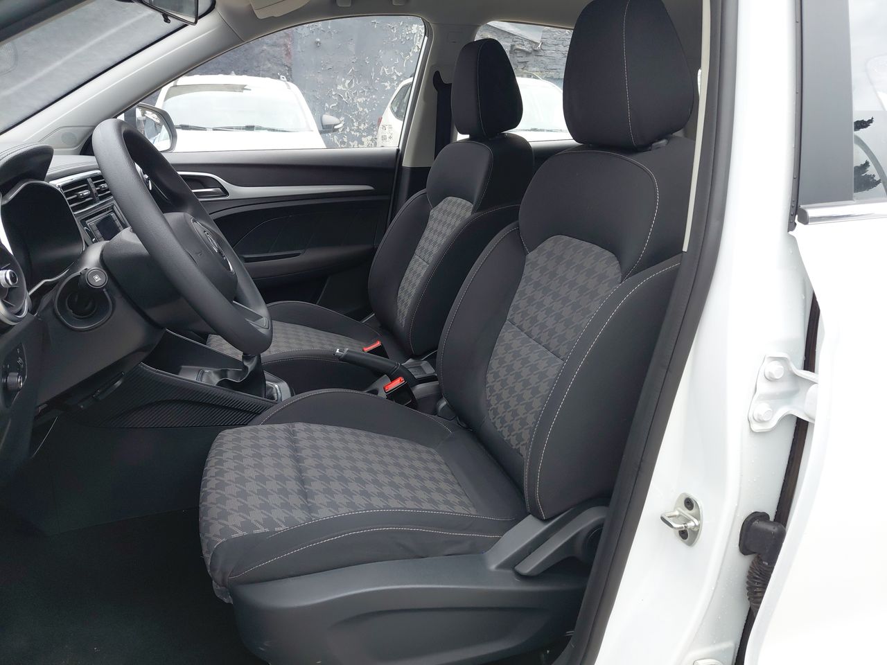 MG Zs — foto 18 de 28