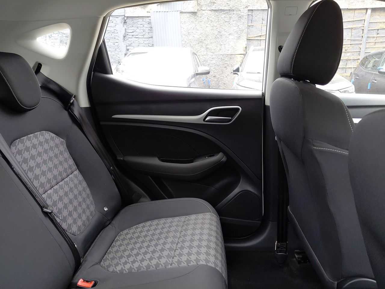 MG Zs — foto 8 de 28