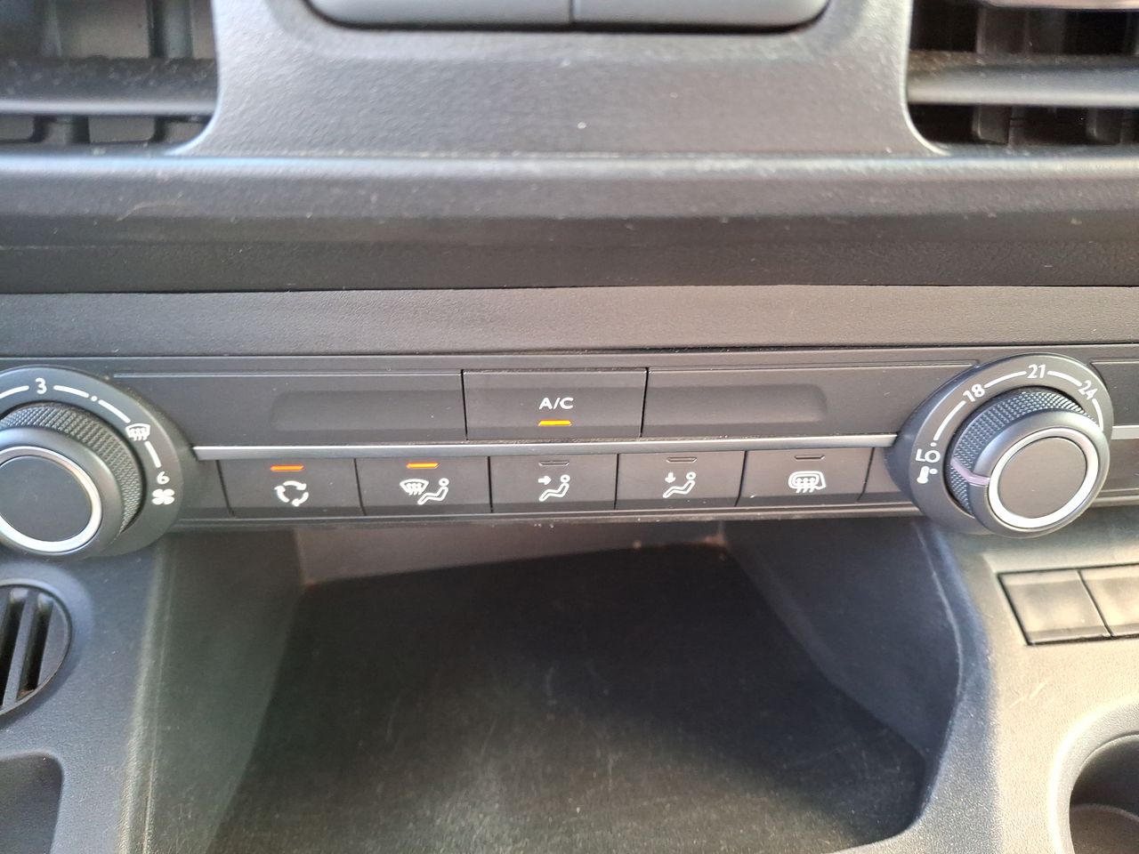 PEUGEOT - 27