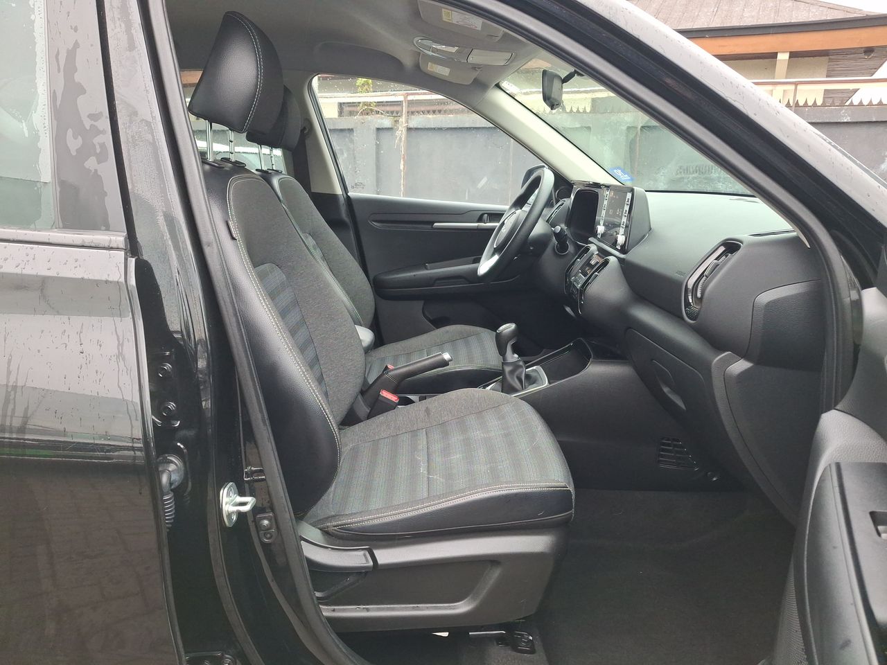 KIA Sonet — foto 34 de 36