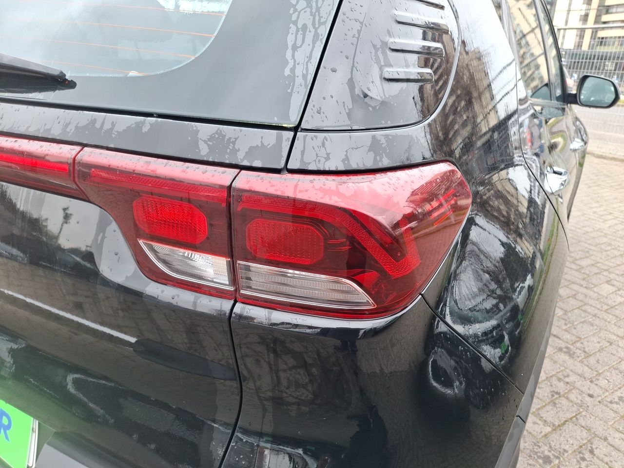 KIA Sonet — foto 21 de 36