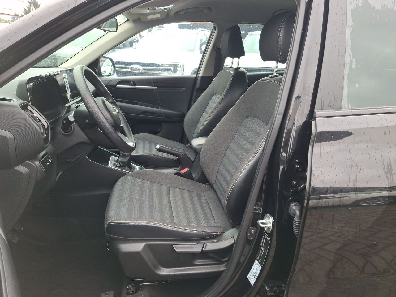 KIA Sonet — foto 25 de 36
