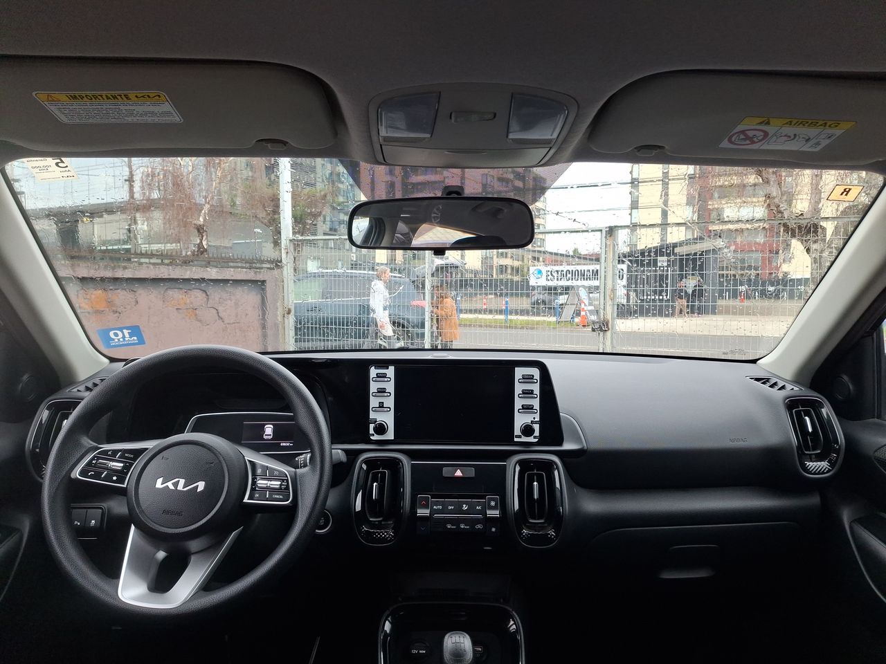 KIA Sonet — foto 10 de 36