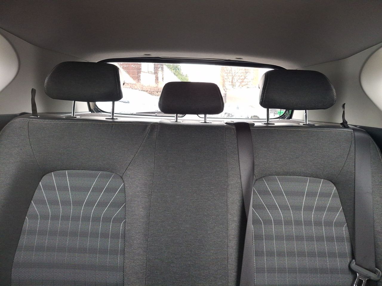 KIA Sonet — foto 14 de 36