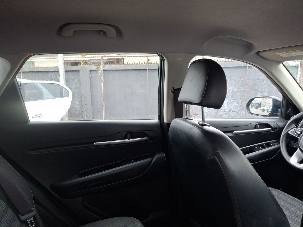 KIA Sonet — foto 16 de 36