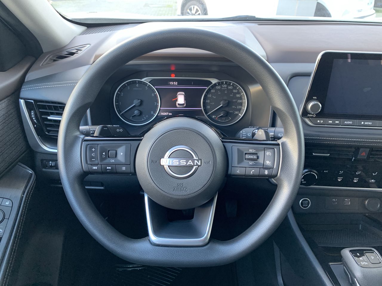 NISSAN - 24