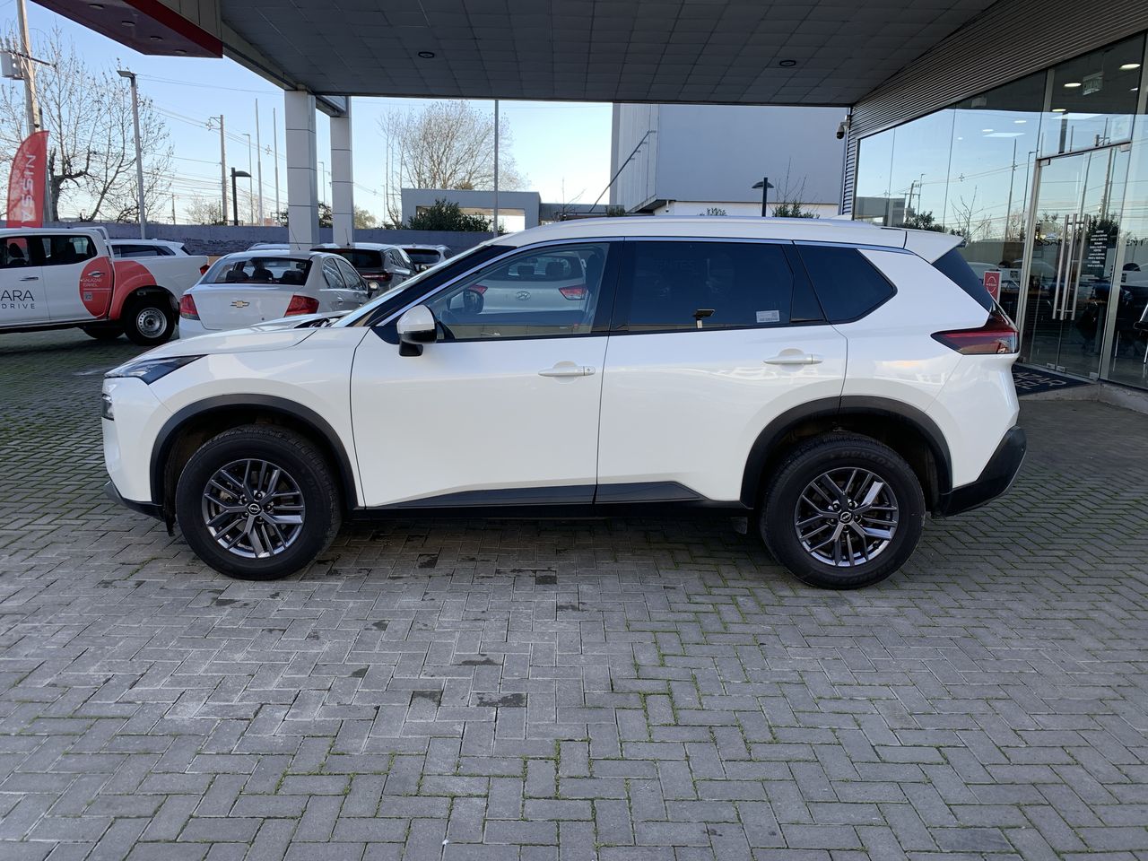 NISSAN - 4