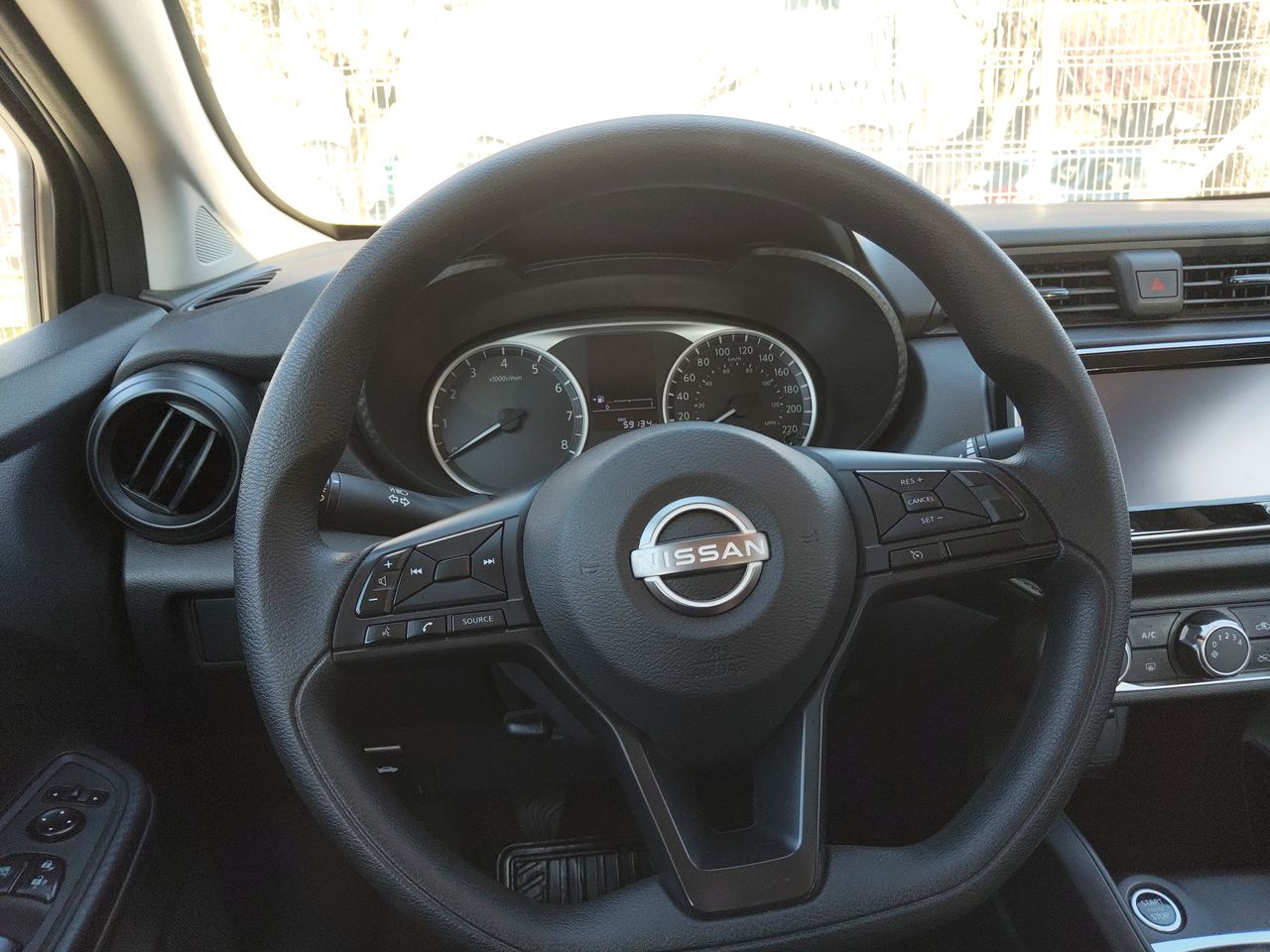 NISSAN - 26