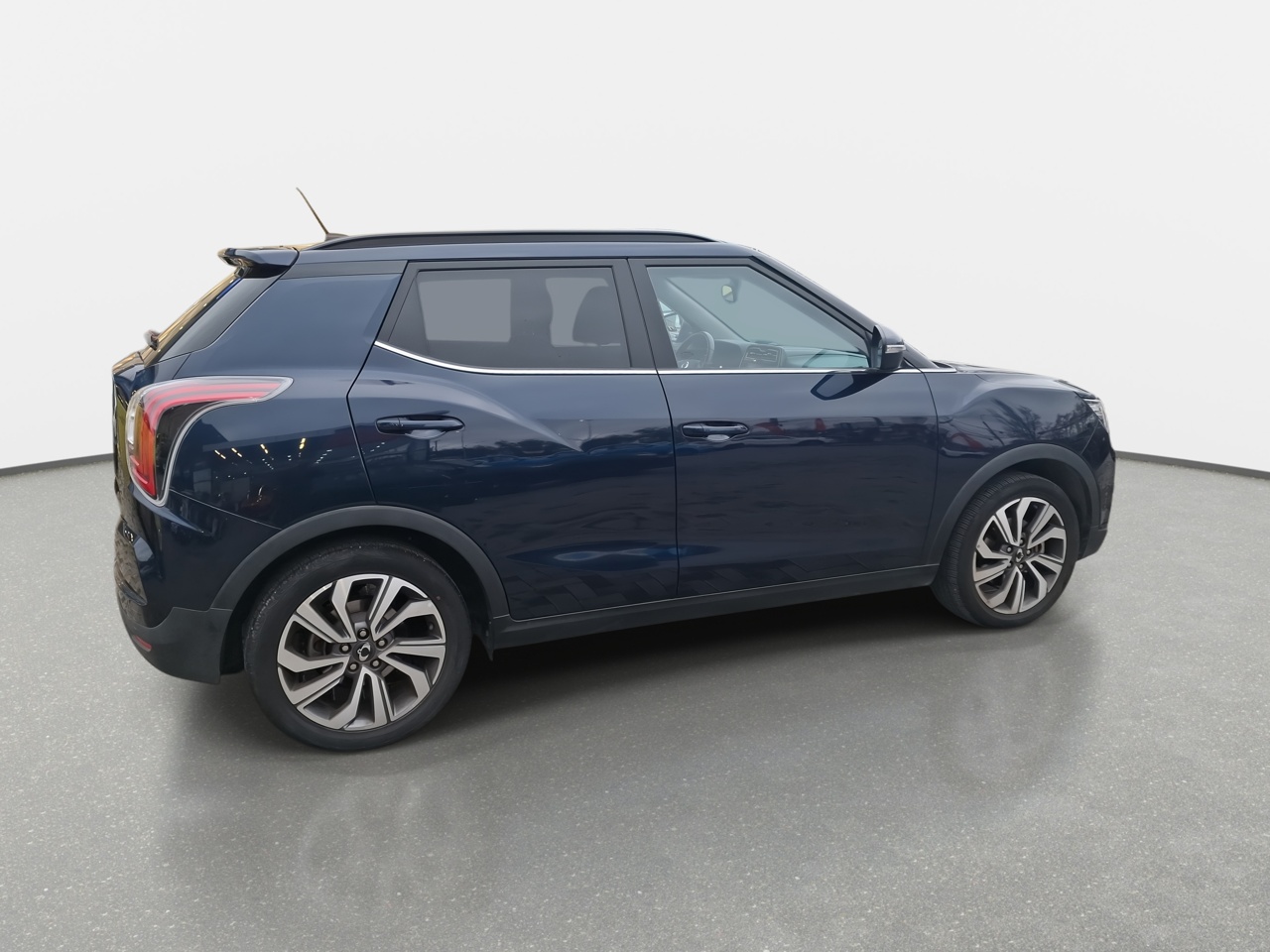 SsangYong Tivoli — foto 9 de 36