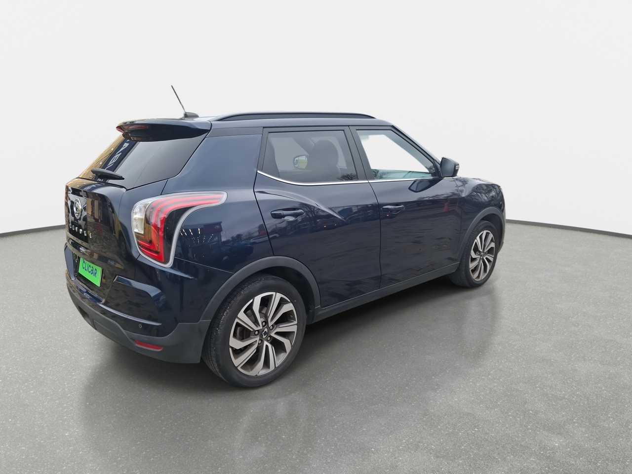 SsangYong Tivoli — foto 8 de 36