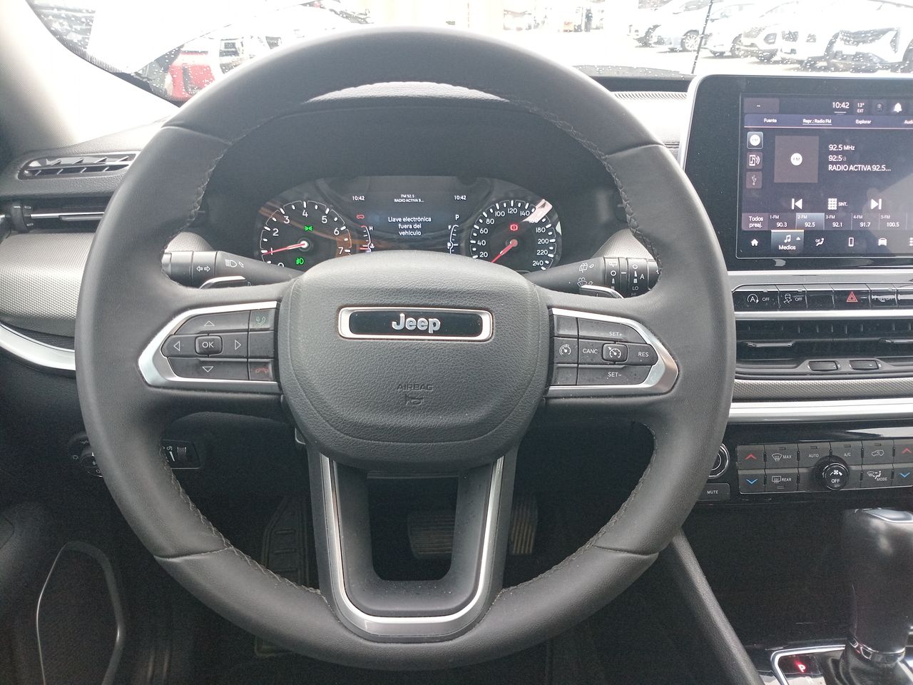 Jeep Compass — foto 25 de 35