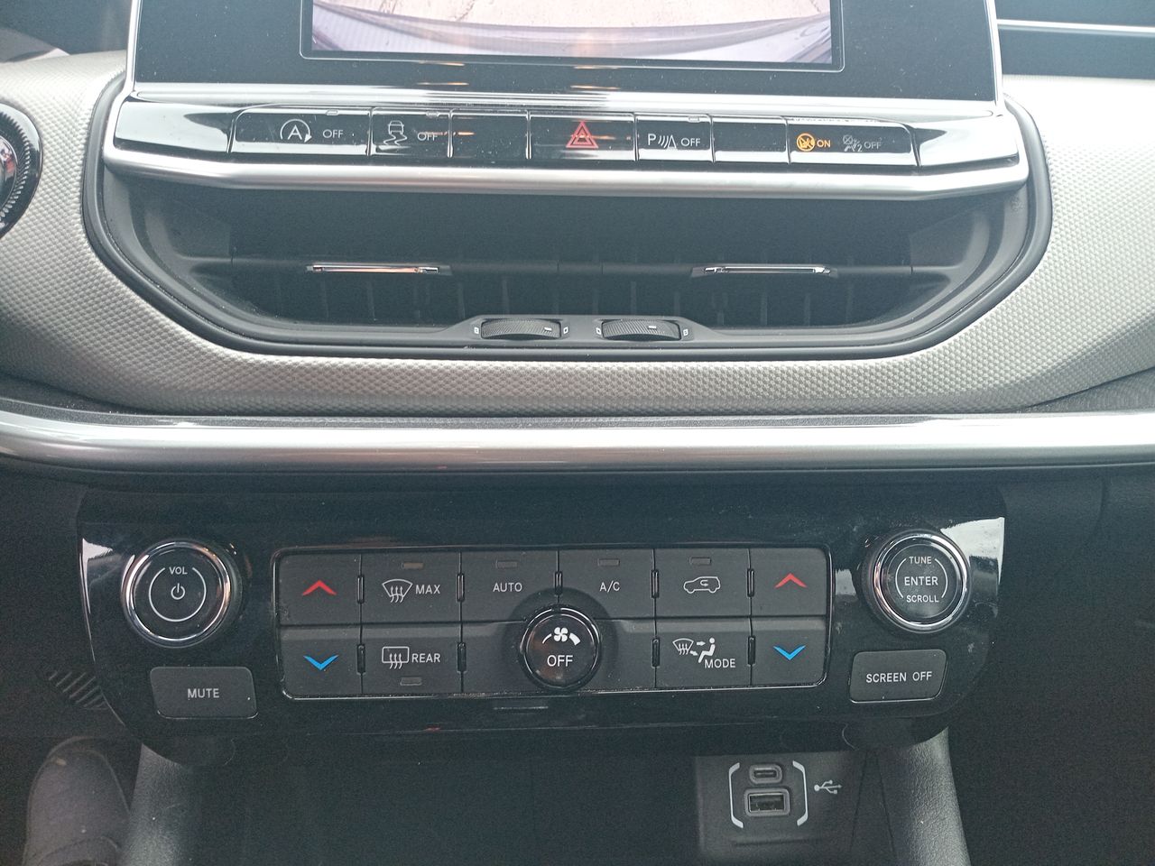 Jeep Compass — foto 30 de 35