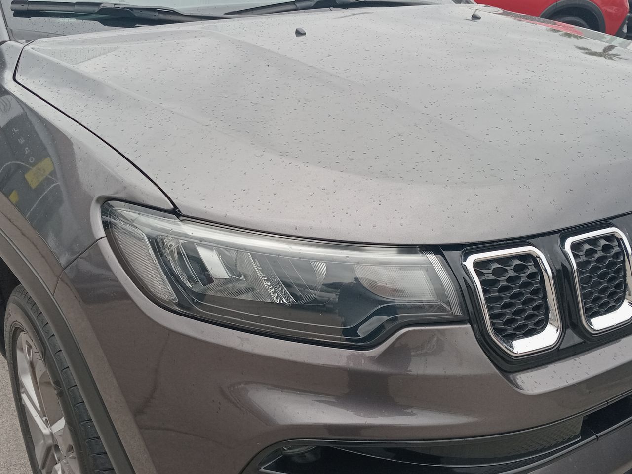 Jeep Compass — foto 18 de 35