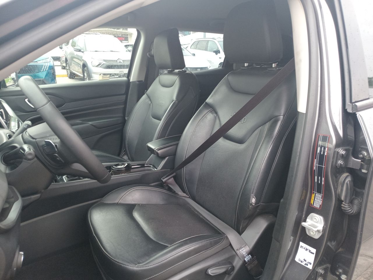 Jeep Compass — foto 24 de 35
