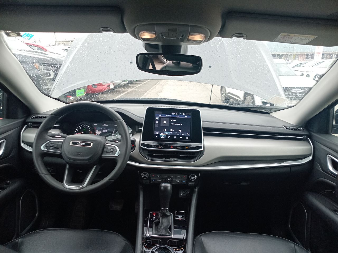 Jeep Compass — foto 10 de 35