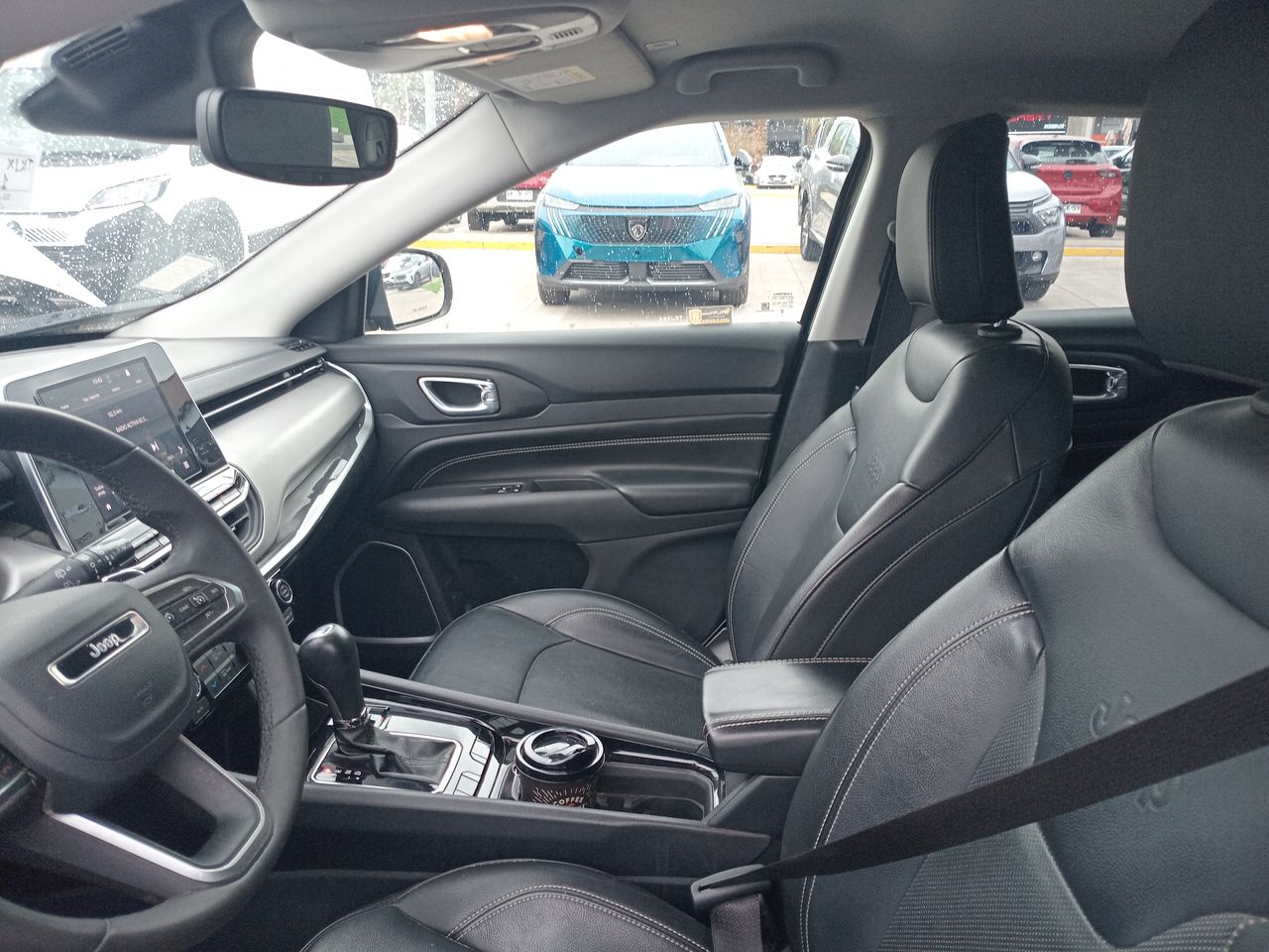 Jeep Compass — foto 11 de 35