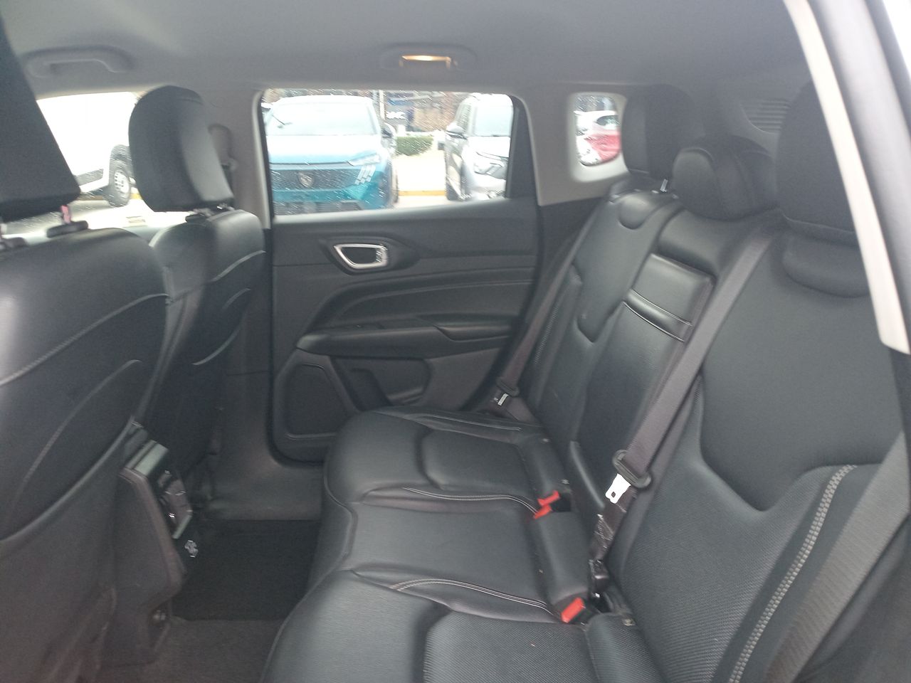 Jeep Compass — foto 12 de 35