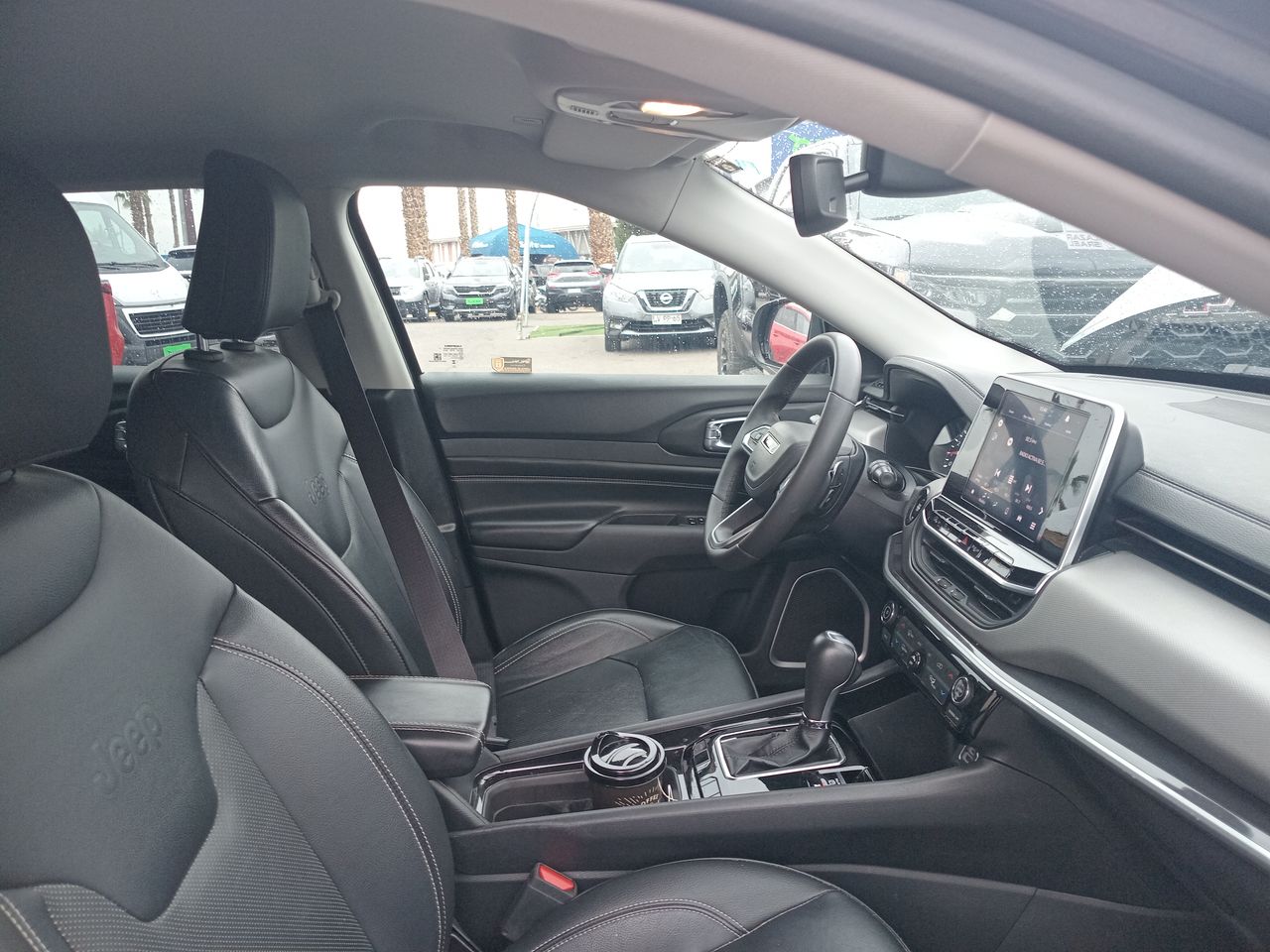 Jeep Compass — foto 15 de 35