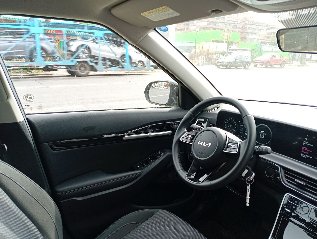 KIA Seltos — foto 17 de 37