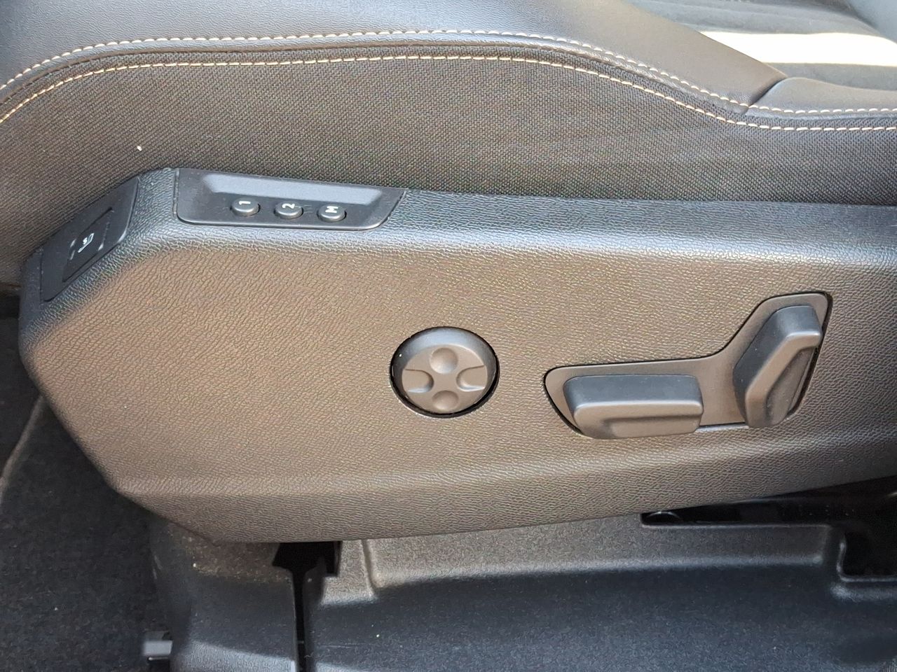 PEUGEOT - 24